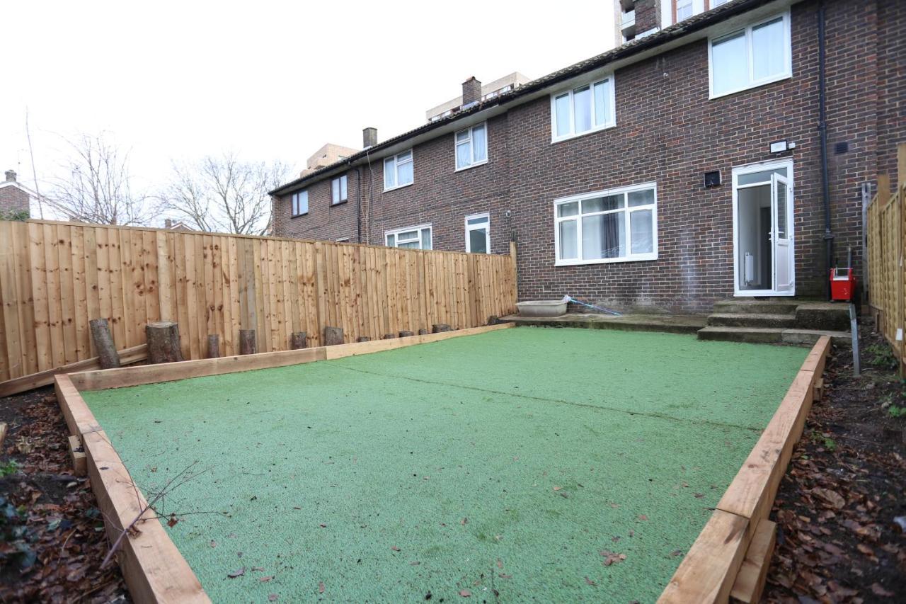 Abbeywood Station House London Apartment ภายนอก รูปภาพ