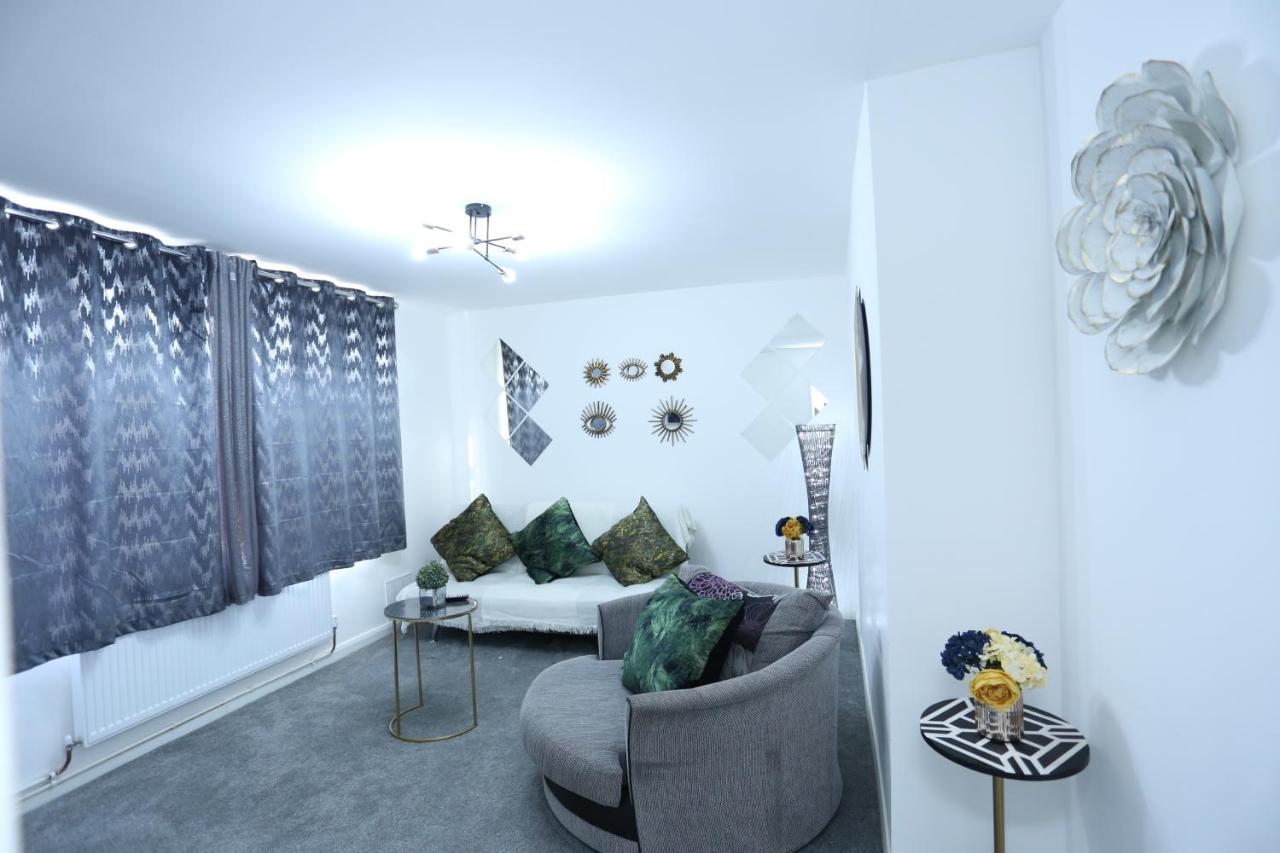 Abbeywood Station House London Apartment ภายนอก รูปภาพ