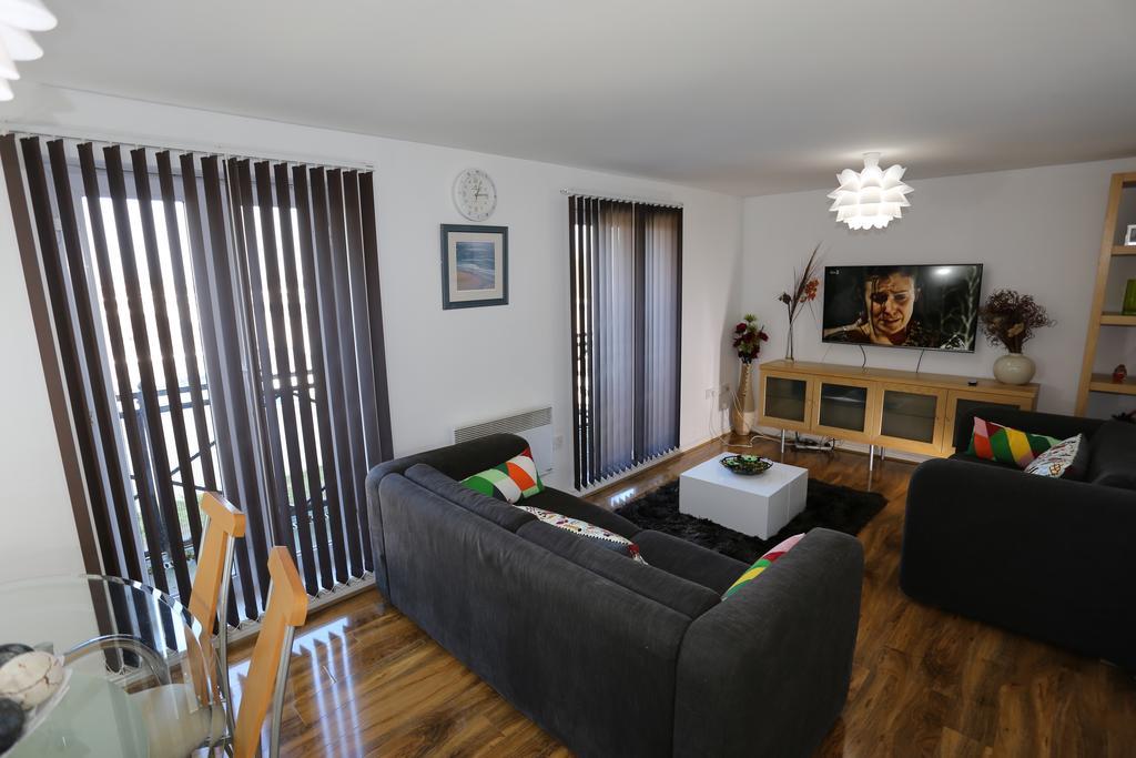 Abbeywood Station House London Apartment ภายนอก รูปภาพ